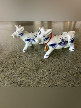 Vintage Delft Blue Cow Salt Pepper Shakers Set Holland Windmill Farm